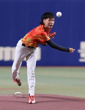 　セレモニアルピッチに登場したバッテリィズのエース（撮影・市尻達拡）