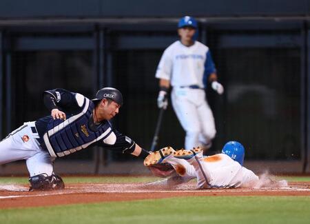 　１回、ホームへ生還した矢沢（撮影・中島達哉）