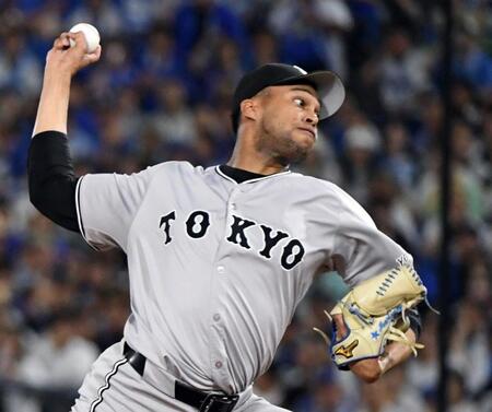 　９回に登板し最後を締めたマルティネス（撮影・佐藤厚）