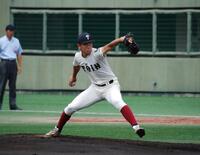　先発して力投する大阪桐蔭・森陽樹