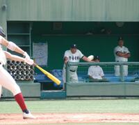 　二回の猛攻をベンチで見つめる大阪桐蔭・西谷浩一監督