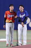 　セレモニアルピッチの前に漫才を披露するバッテリィズ（撮影・市尻達拡）