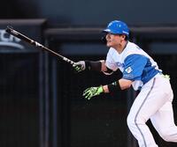 　６回、中前に２点適時打を放つ清宮幸（撮影・中島達哉）