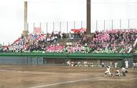 　４回、左前打を放つ背番号３の佐倉・石井勇輝（撮影・開出牧）