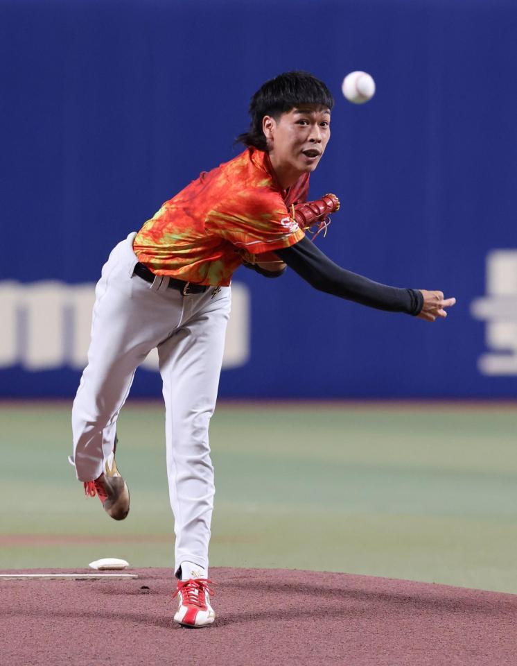 　セレモニアルピッチに登場したバッテリィズのエース（撮影・市尻達拡）