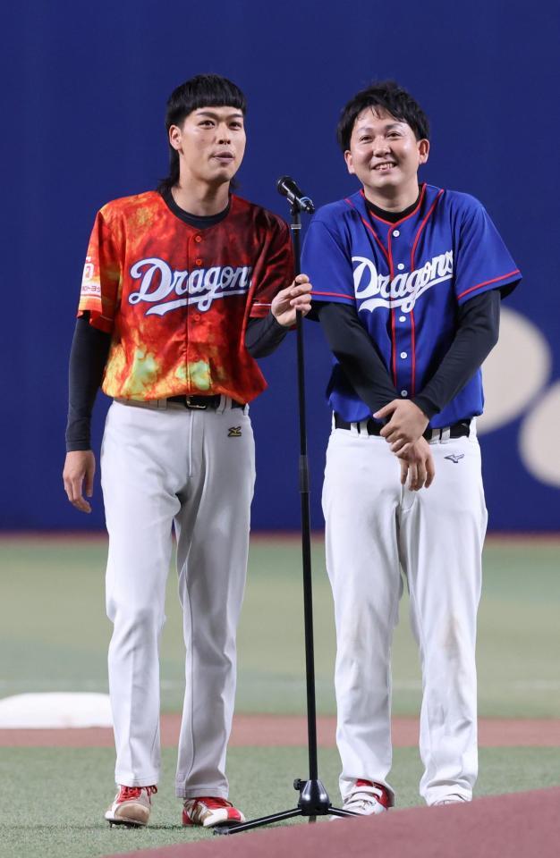 　セレモニアルピッチの前に漫才を披露するバッテリィズ（撮影・市尻達拡）