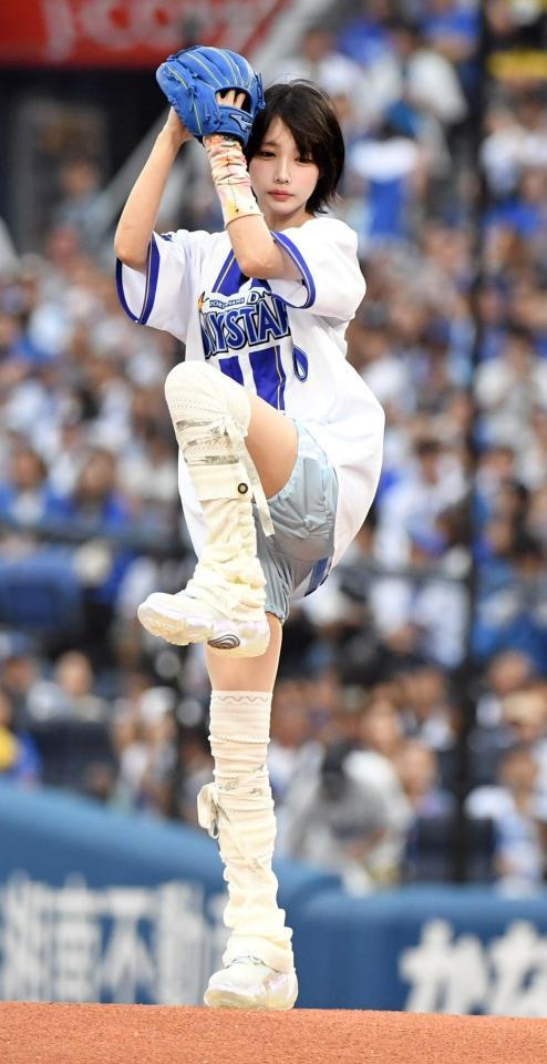 　華麗なフォームで投球するあの（撮影・佐藤厚）