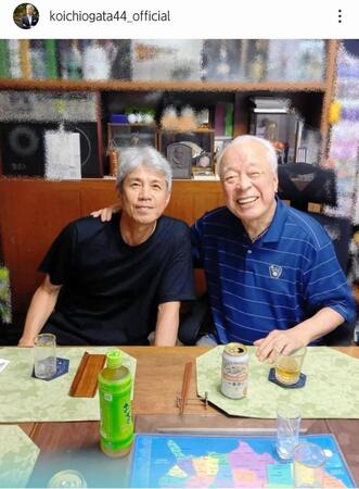 　須藤豊氏と。緒方耕一氏のインスタグラム（ｋｏｉｃｈｉｏｇａｔａ４４＿ｏｆｆｉｃｉａｌ）より