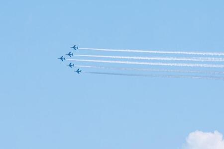 　甲子園から万博会場上空で飛行するブルーインパルスが見られた