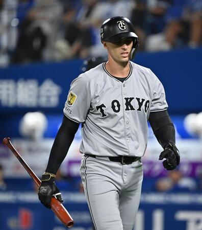 　４回、見逃し三振に倒れた代打フルプ