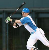 　６回、２点打を放つ清宮幸（撮影・中島達哉）