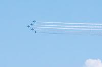 　甲子園から万博会場上空で飛行するブルーインパルスが見られた