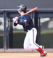 　２回、一ゴロに倒れる紅林（撮影・中島達哉）