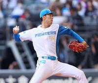 　力投する先発の福島（撮影・中島達哉）