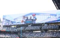 　本日の試合でＦビレッジ来場者１０００万人達成し、記念セレモニーが行われた（撮影・中島達哉）