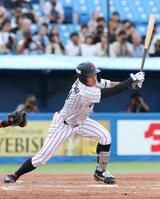 　１回、立石正広は右前打を放つ（撮影・佐々木彰尚）