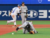 　２回、宮崎の三ゴロをファンブルした坂本