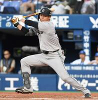 　２回，中山は左前に先制適時打を放つ（撮影・佐藤厚）