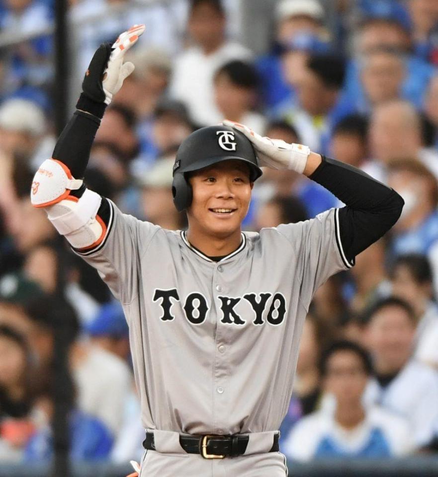 　２回、佐々木は中前適時打を放つ（撮影・佐藤厚）