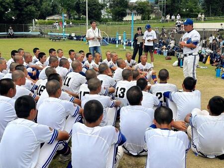 高校野球　高田商・赤坂監督がラストミーティング「ブレてしまうような人間にだけはならんといてくれ」智弁学園に惜敗で最後の夏終わる