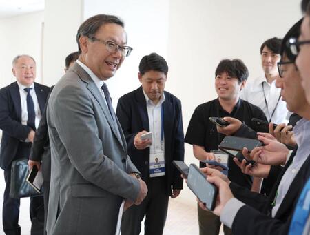 　笑顔で取材に応じる日本ハム・井川伸久オーナー（撮影・金田祐二）