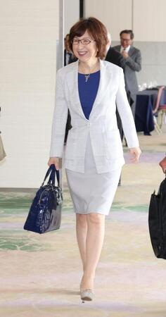 　会議を終え笑顔で会場を後にするＤｅＮＡ・南場智子オーナー（撮影・金田祐二）