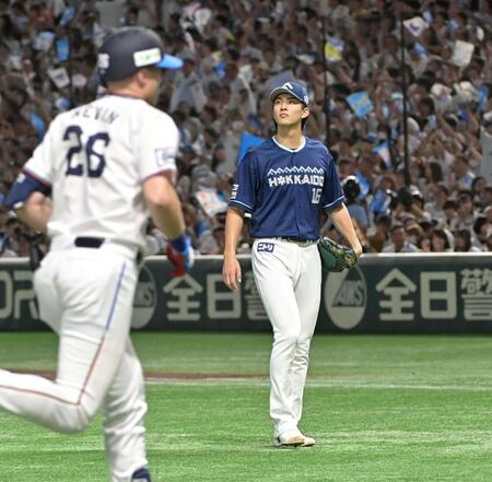 　７回、ネビンに右越え本塁打を打たれた達（撮影・持木克友）