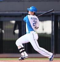 　５回、２ランを放つ清宮幸（撮影・中島達哉）