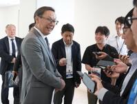 　笑顔で取材に応じる日本ハム・井川伸久オーナー（撮影・金田祐二）