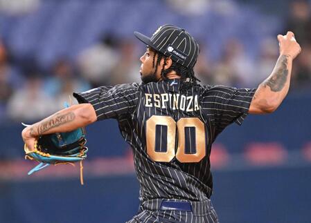 　力投する先発のエスピノーザ（撮影・西田忠信）