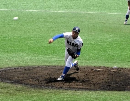 　大会初登板となった履正社のエース・江藤幸大