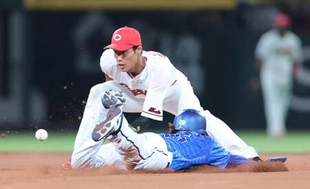 　８回、二盗に失敗する三森（撮影・市尻達拡）