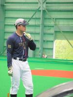 　調整を行う村上