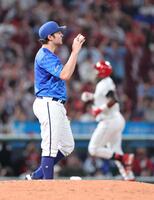 　６回、モンテロに左越えソロを許すバウアー（撮影・市尻達拡）