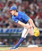 　先発し、力投するバウアー（撮影・市尻達拡）