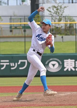 　９回から登板し１イニングをピシャリと抑えた青山学院・二岡択実（撮影・持木克友）