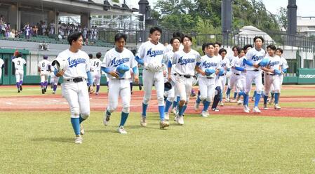 　麻布高に敗れた青山学院ナイン（撮影・持木克友）