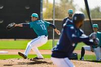 　ＤｅＮＡの入団が正式発表された藤浪（共同）