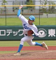 　９回から登板し１イニングをピシャリと抑えた青山学院・二岡択実（撮影・持木克友）