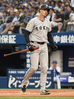 　ＤｅＮＡ戦の１回、空振り三振に倒れたフルプ＝１２日