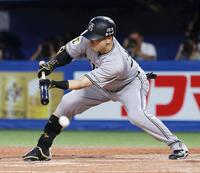 　３回、泉口がスリーバント失敗で三振となる