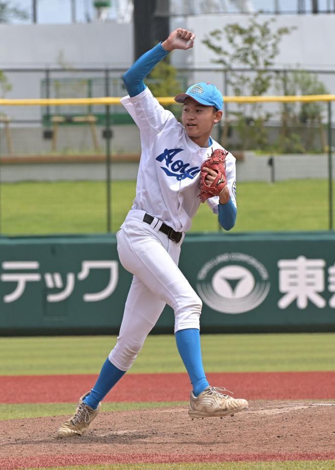 　９回から登板し１イニングをピシャリと抑えた青山学院・二岡択実（撮影・持木克友）