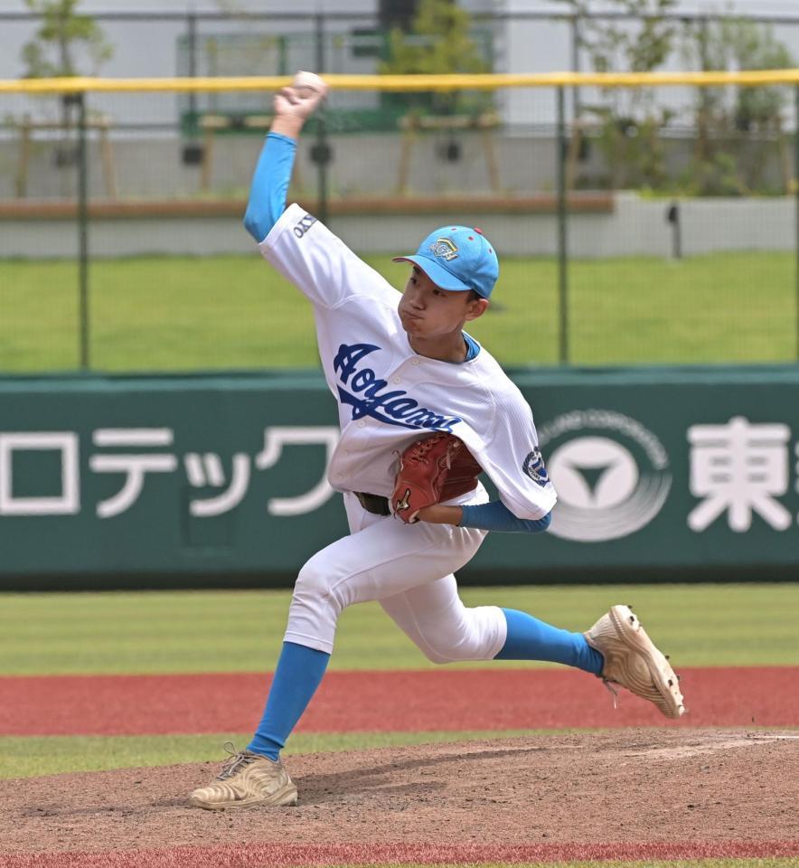 　９回から登板し１イニングをピシャリと抑えた青山学院・二岡択実（撮影・持木克友）