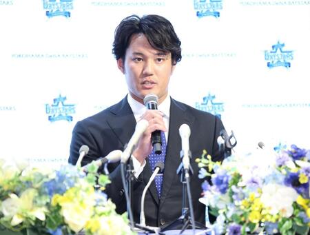 　入団を発表する藤浪（撮影・金田祐二）