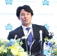 　入団を発表する藤浪（撮影・金田祐二）