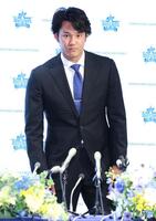 　入団を発表する藤浪（撮影・金田祐二）