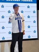 　入団会見に臨んだ藤浪