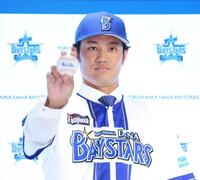 　入団会見に臨んだ藤浪（撮影・金田祐二）