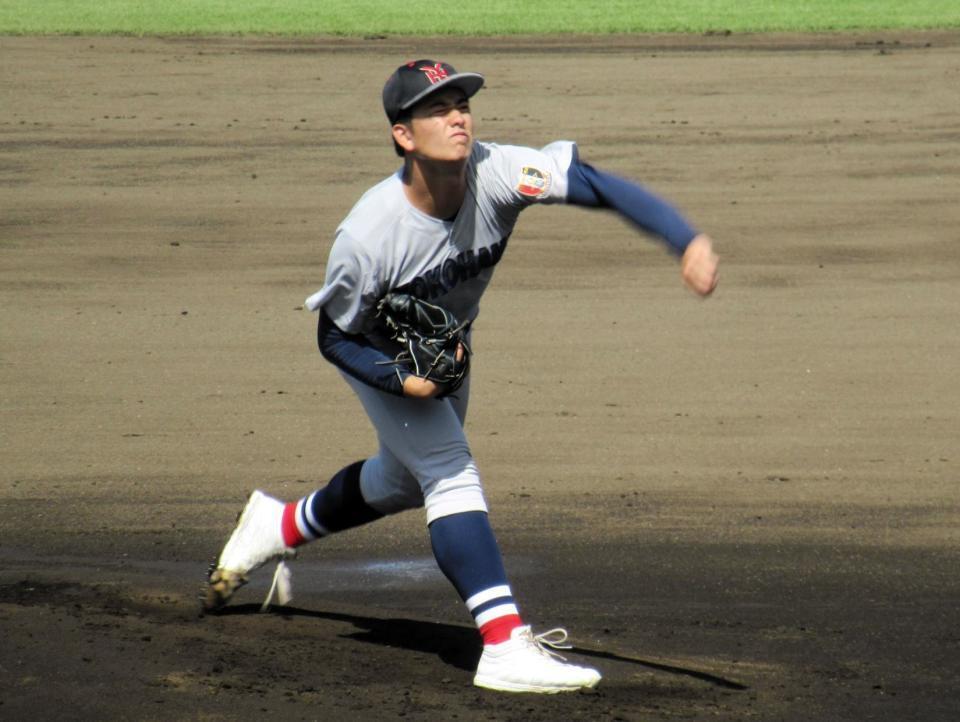 　先発した横浜の奥村頼