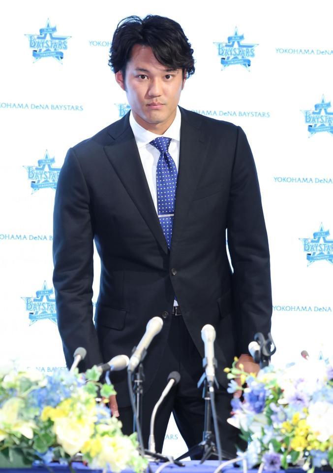 　入団を発表する藤浪（撮影・金田祐二）